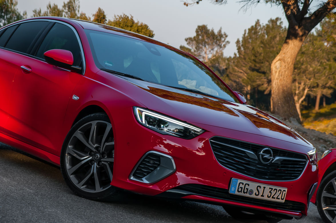 Opel Insignia GSi 2.0 Turbo 260 KM 8ATOpel Insignia GSi 2.0 Turbo 260 KM 8AT