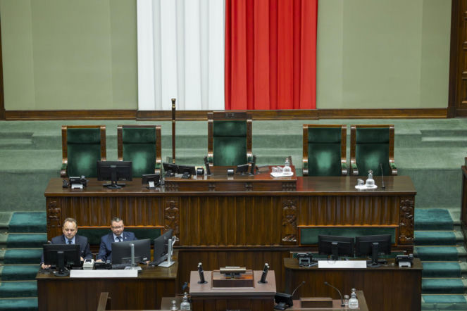 Trzy ugrupowania poza Sejmem! Wybory mogą wiele zmienić