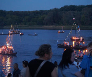 Wieczorna parada na Wiśle zachwyciła mieszkańców. Tak wyglądał finał Festiwalu Wisły w Fordonie