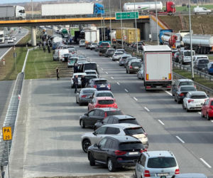 Wypadek na S17. Dwie osoby w szpitalu, jedna zginęła