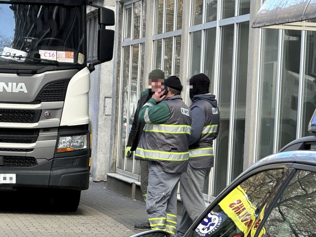 Tragedia na Woli. Śmieciarka przejechała staruszkę. Dramatyczne sceny