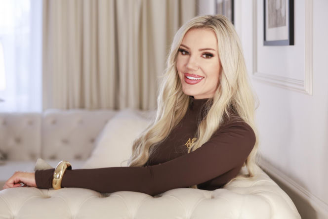 Lata temu wygrała "Projekt Lady", teraz pokazała jak mieszka! Biel i złoto biją po oczach