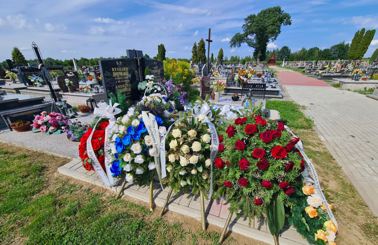 Grób Rafała L., który utonął w Sanie w Wólce Turebskiej. Przejmujący widok