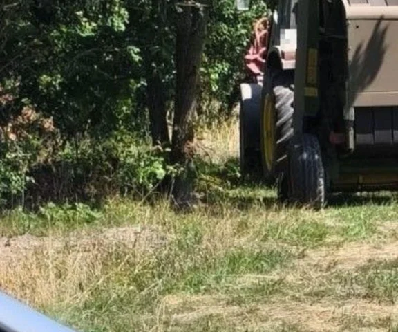 Tragedia podczas prac w polu. 70-latek zginął pod kołami ciągnika