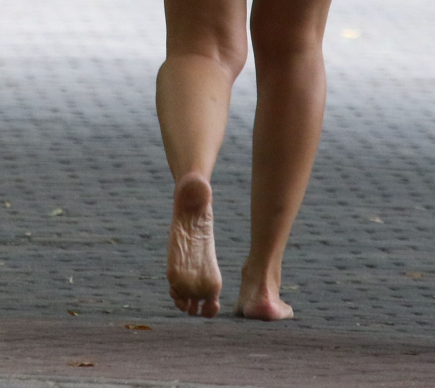 Anna Starmach z dzieckiem na plaży