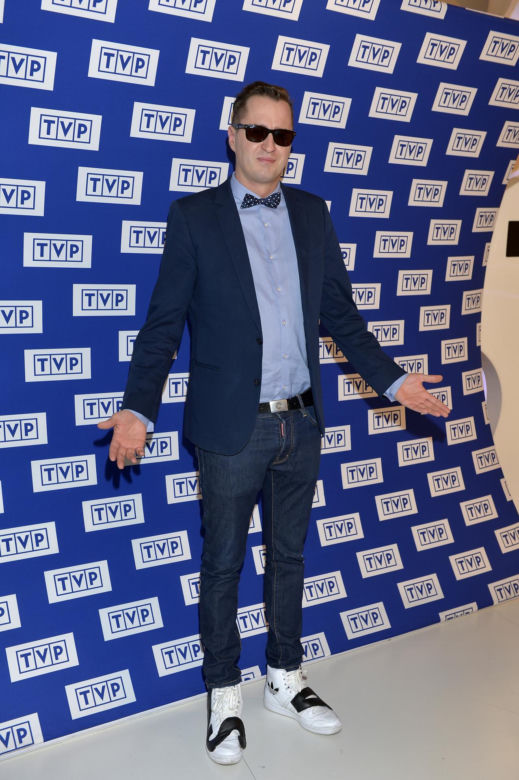 Tak na początku kariery wyglądał Piotr Kędzierski. Dziś trudno go rozpoznać na starych zdjęciach