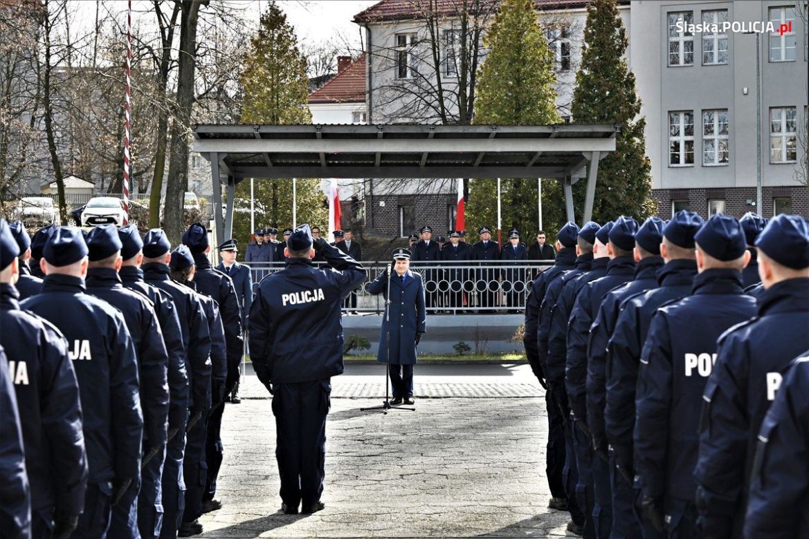 Śląska Policja przyjęła 84 policjantów. Wśród nich jest 15 kobiet