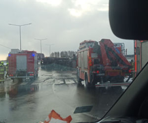 Atak zimy w Podlaskiem. Śnieżyca, śliskie drogi, wypadki 