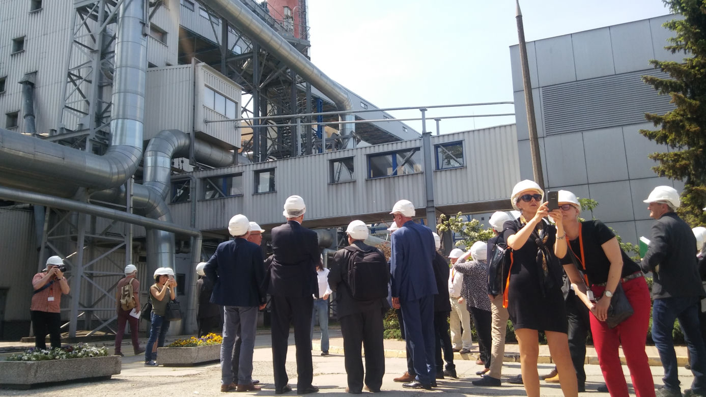 Ruszyła rozbiórka komina elektrociepłowni