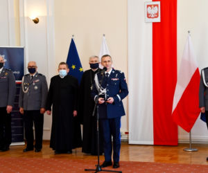 Nowi policjanci w Białymstoku. Ślubowanie złożyło dwunastu funkcjonariuszy [ZDJĘCIA]