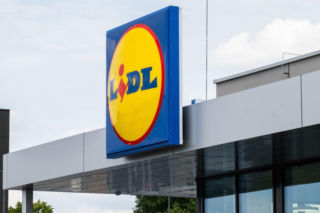 Moda w Lidlu idealna na zimę. Ciepłe kurtki, swetry i dodatki za grosze