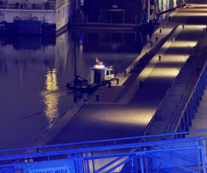 Unoszące się na wodzie ciało