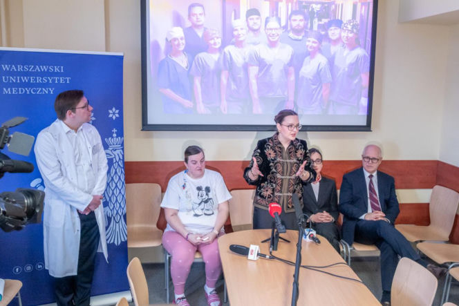 Lekarze WUM usunęli guza z wątroby poza ciałem. Pierwsza taka operacja w Polsce