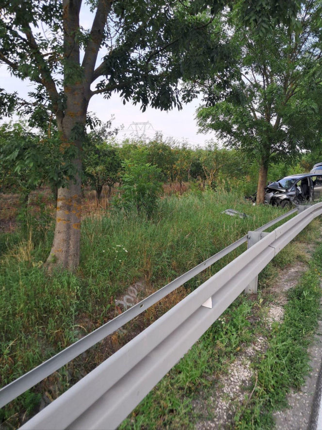 Dramat na DK78. Chwila nieuwagi, huk i walka o życie 3-latka w zmiażdżonym aucie