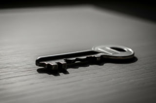 Profesjonalna wytwórnia mefedronu w Wawrze. Jak działał niepozorny dom?