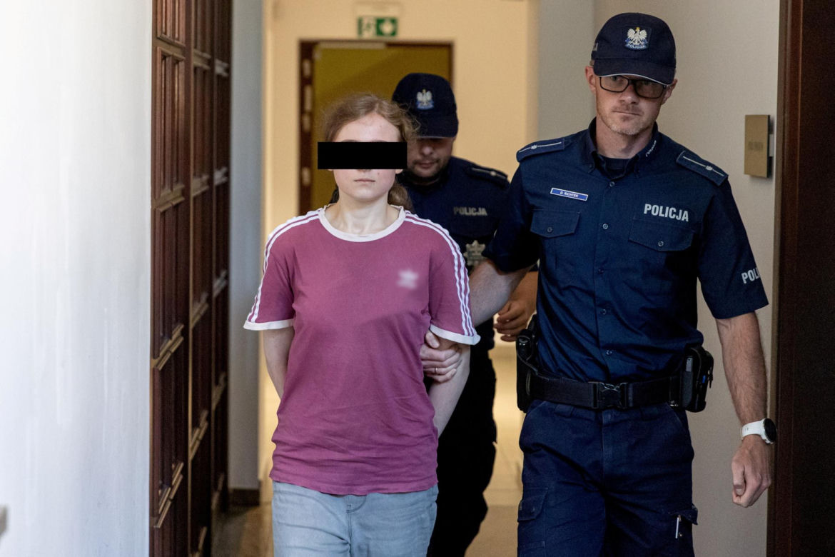 Podeszła do babci, przytuliła i dźgnęła ją nożem. Ruszył proces 19-letniej Antoniny