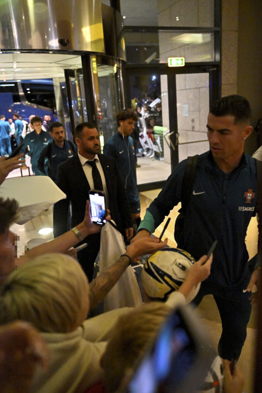 Portugalczycy w Warszawie. Ronaldo z kolegami przed meczem z Polską