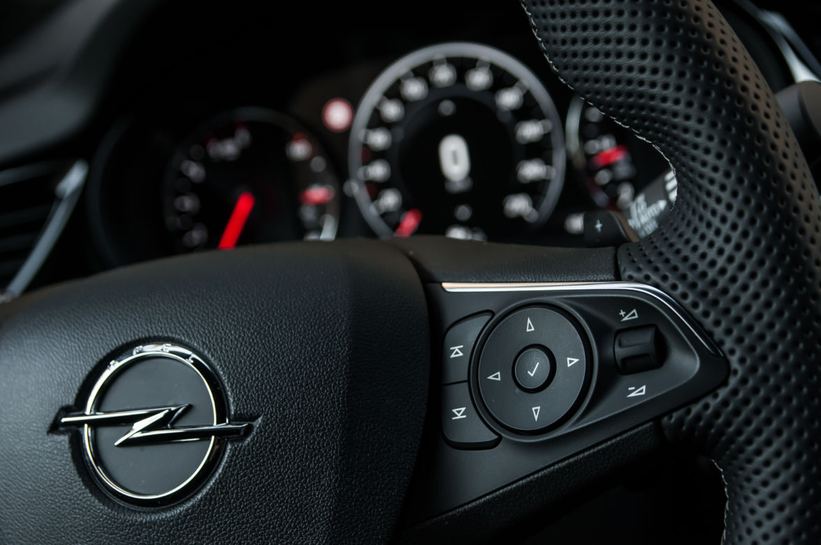 Opel Insignia GSi 2.0 Turbo 260 KM 8AT