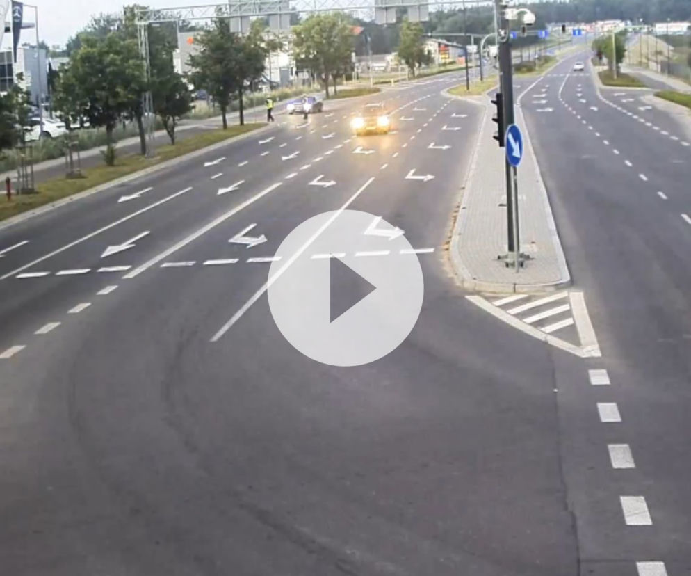 Olsztyn. Policja eskortowała 3-letnią dziewczynkę do szpitala