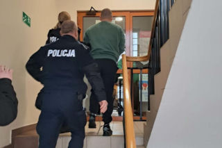 Trzech mężczyzn trafiło do aresztu, a kolejni mają dozór i zakaz zbliżania się do pokrzywdzonych