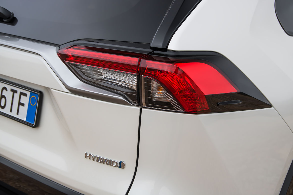 Toyota RAV4 2.5 Hybrid Dynamic Force 218 KM FWD e-CVT Selection