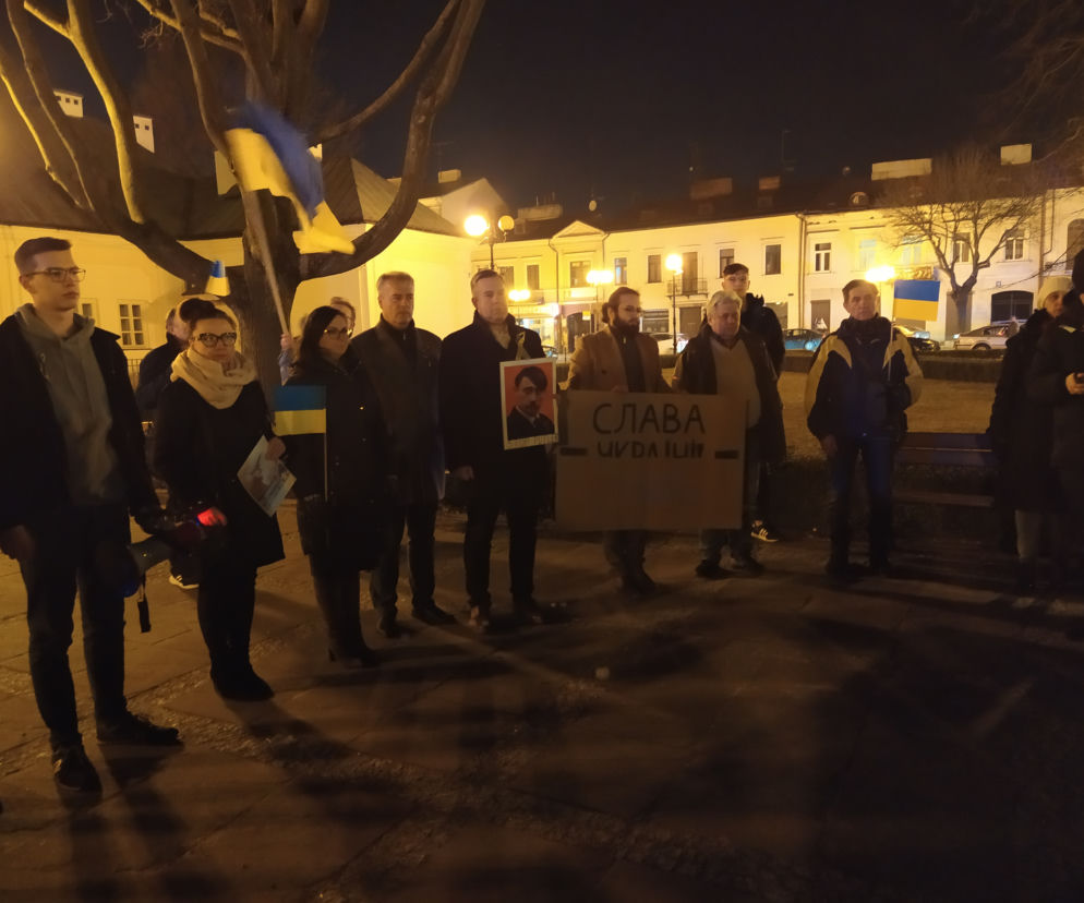 Siedlczanie okazali swoje poparcie dla Ukrainy w wojnie z Rosją – pokojowa demonstracja solidarnościowa w Siedlcach