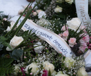 Mama i córka spoczęły w jednym grobie.