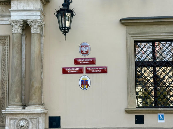 Łukasz Gibała tnie koszty w urzędzie miasta. Dyrektorzy departamentów tracą stanowiska