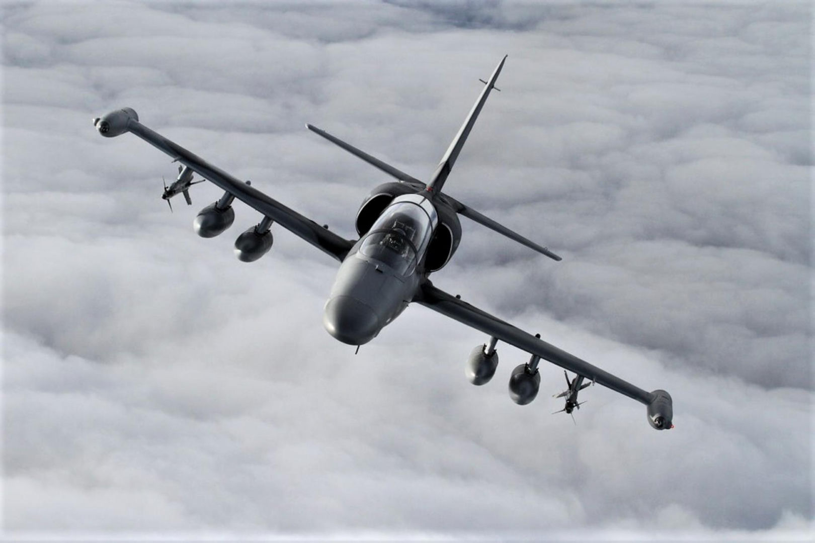 L-59 z pociskami AIM-9L