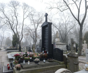 Tak wygląda grób ojca Kaczyńskich. Jest inny niż grób matki