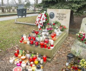 Spotkanie przy grobie Józefa Oleksego na Powązkach