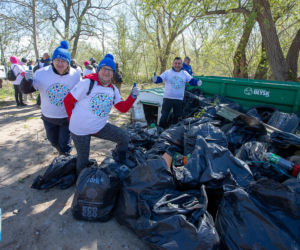 Ponad 2 tony śmieci wyzbierane z brzegów Narwi! Operacja Czysta Rzeka w Łomży za nami