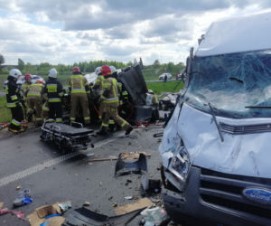 Wypadek na S8 pod Wyszkowem! Potężne zderzenie ciężarówek, busa i osobówki! Na miejscu śmigłowiec (ZDJĘCIA]