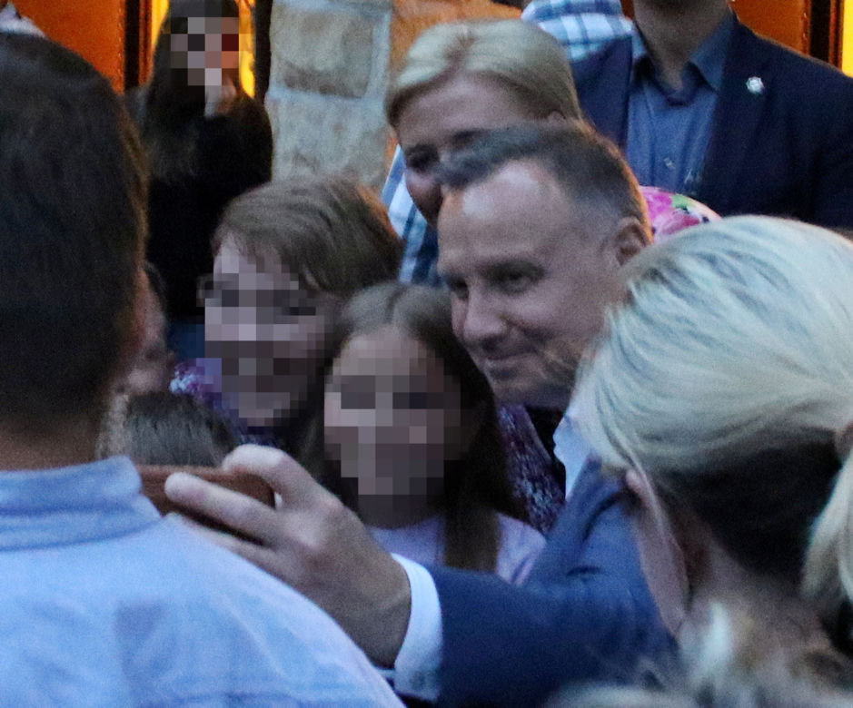 Agata Duda i Andrzej Duda w kościele w Juracie 