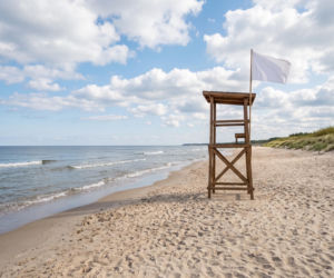 Sinice Pogorzelica. Czy w Pogorzelicy można się kąpać 27.08? Flaga, warunki pogodowe