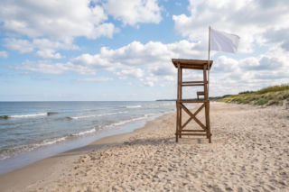 Sinice Pogorzelica. Czy w Pogorzelicy można się kąpać 27.08? Flaga, warunki pogodowe