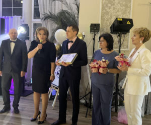 Studniówka pełna blasku i emocji! Tak bawili się maturzyści II LO w Bydgoszczy [ZDJĘCIA]