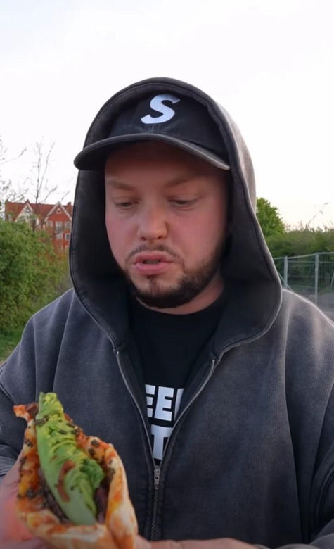 Książulo zjadł najdroższą pizzę w Polsce za 1500 zł. Czy było warto?