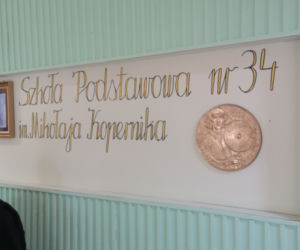 Egzamin ósmoklasisty 2021 w Katowicach. Uczniowie zestresowani! Jak im poszło? [ZDJĘCIA, WIDEO]