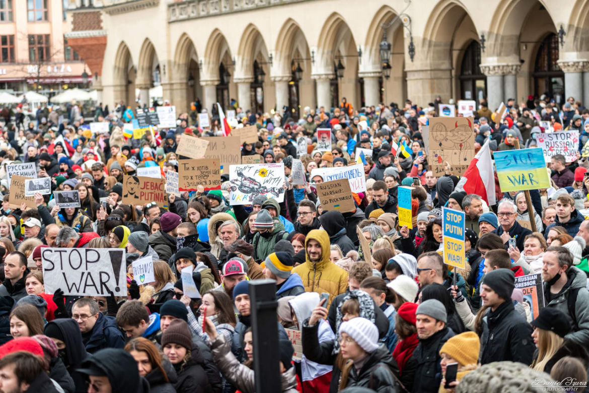 Protesty na Rynku Głównym w Krakowie