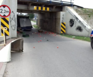 Podkarpacie: Nie zmieścił się pod wiaduktem