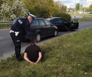 Pijany kierowca uciekał przed policją starym Fordem