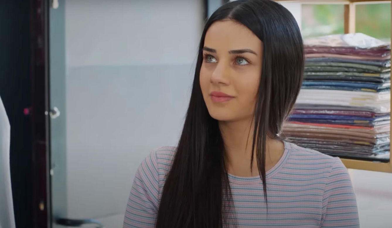 Kuzey zabiera Bahar na zakupy i kupuje jej drogie ubrania.