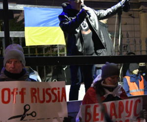 Kolejny protest pod ambasadą Rosji w Warszawie
