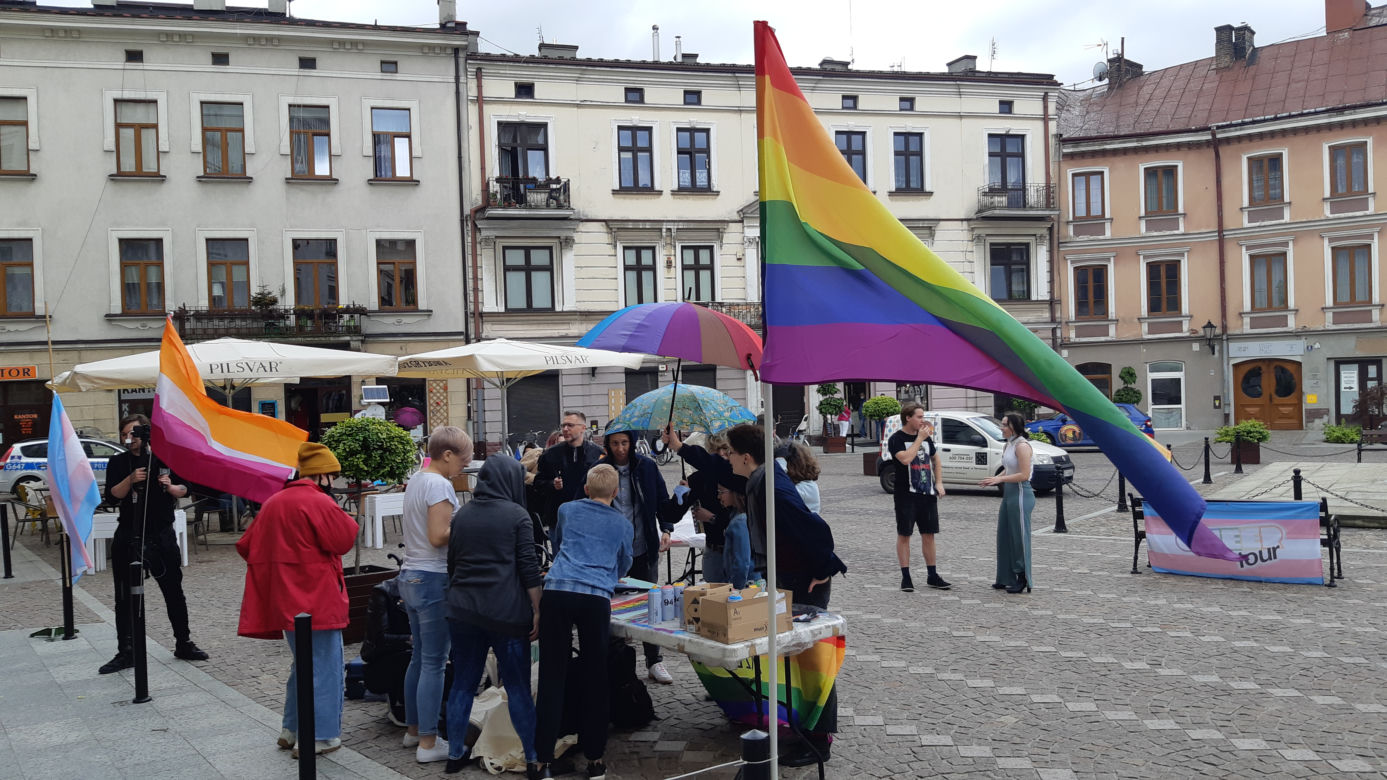  Happening uliczny „Queer is here!”. Tarnów chce być  miastem tolerancyjnym