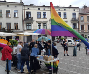  Happening uliczny „Queer is here!”. Tarnów chce być  miastem tolerancyjnym
