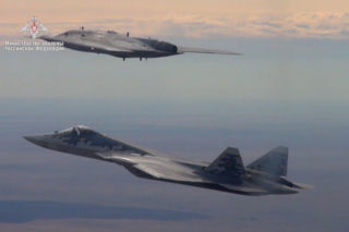 Rosja pokazała dwumiejscowego Su-57. Czy to gra o miliardy z Indiami?