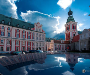 Poznańskie zabytki... odbite na maskach samochodów!