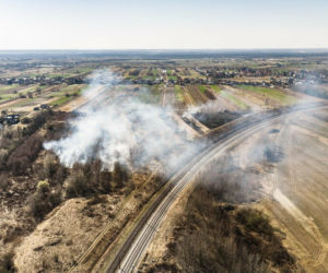 Pożary traw w Świętokrzyskiem