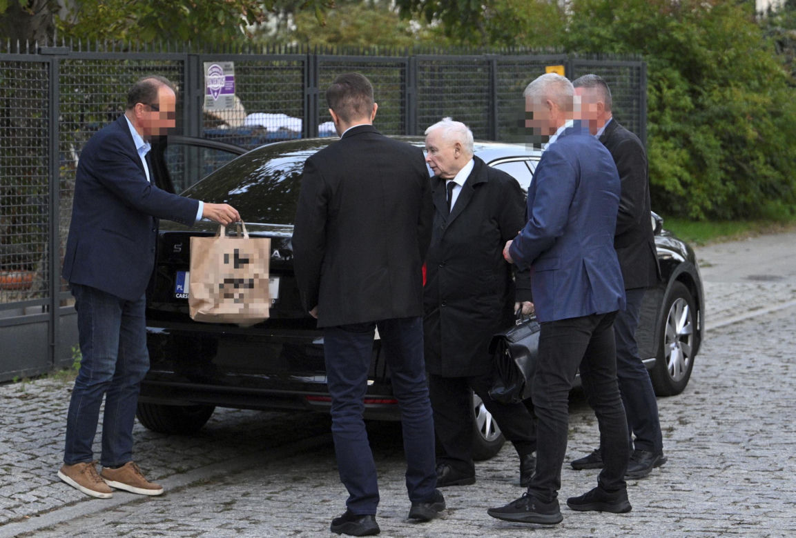 Jarosław Kaczyński w swoim domu na warszawskim Żoliborzu